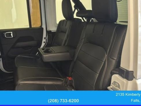 Used 2022 Jeep Wrangler Unlimited Sahara w/ Cold Weather Group AWD/4WD image 29