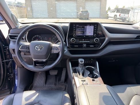 Used 2020 Toyota Highlander Limited AWD/4WD image 4
