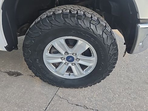 Used 2015 Ford F150 XLT image 29