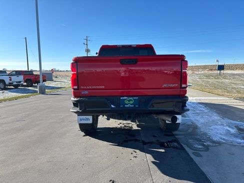 Used 2024 Chevrolet Silverado 2500 ZR2 w/ Technology Package image 4
