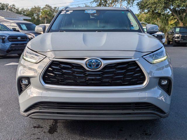 Used 2022 Toyota Highlander Bronze Edition FWD image 8