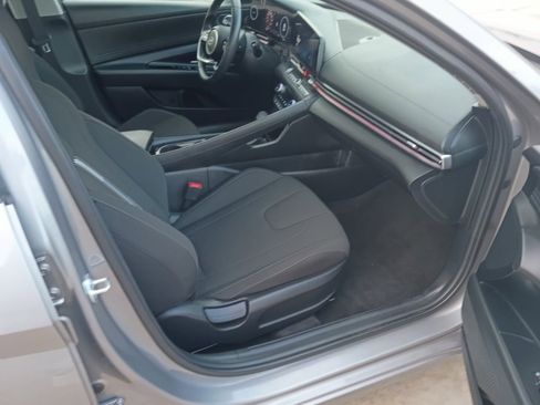 Used 2025 Hyundai Elantra SEL image 9