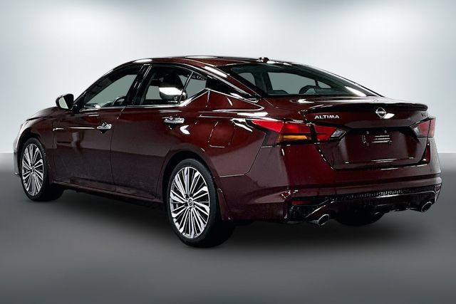 Used 2024 Nissan Altima 2.5 SL FWD image 6