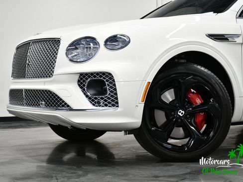 Used 2023 Bentley Bentayga AWD/4WD image 3