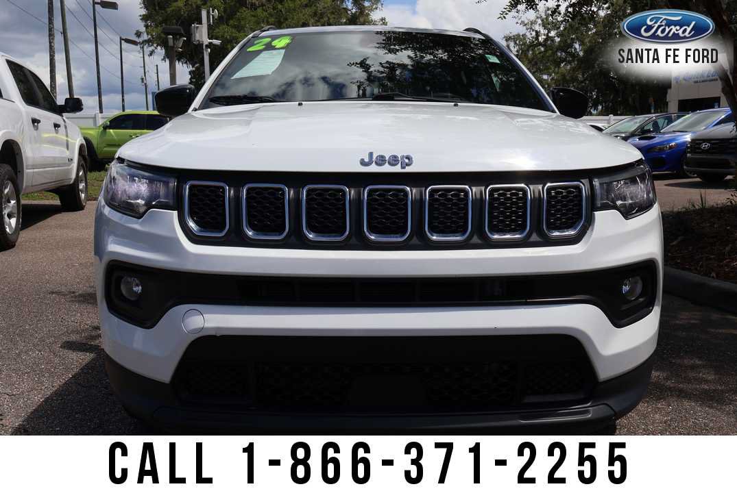 Used 2024 Jeep Compass Latitude w/ Altitude Special Edition AWD/4WD image 6