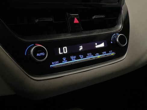 Used 2020 Toyota Corolla LE image 45