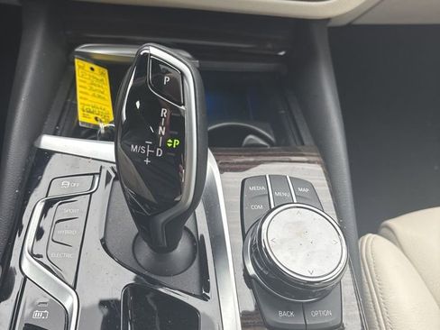 Used 2021 BMW 530e w/ Executive Package image 16