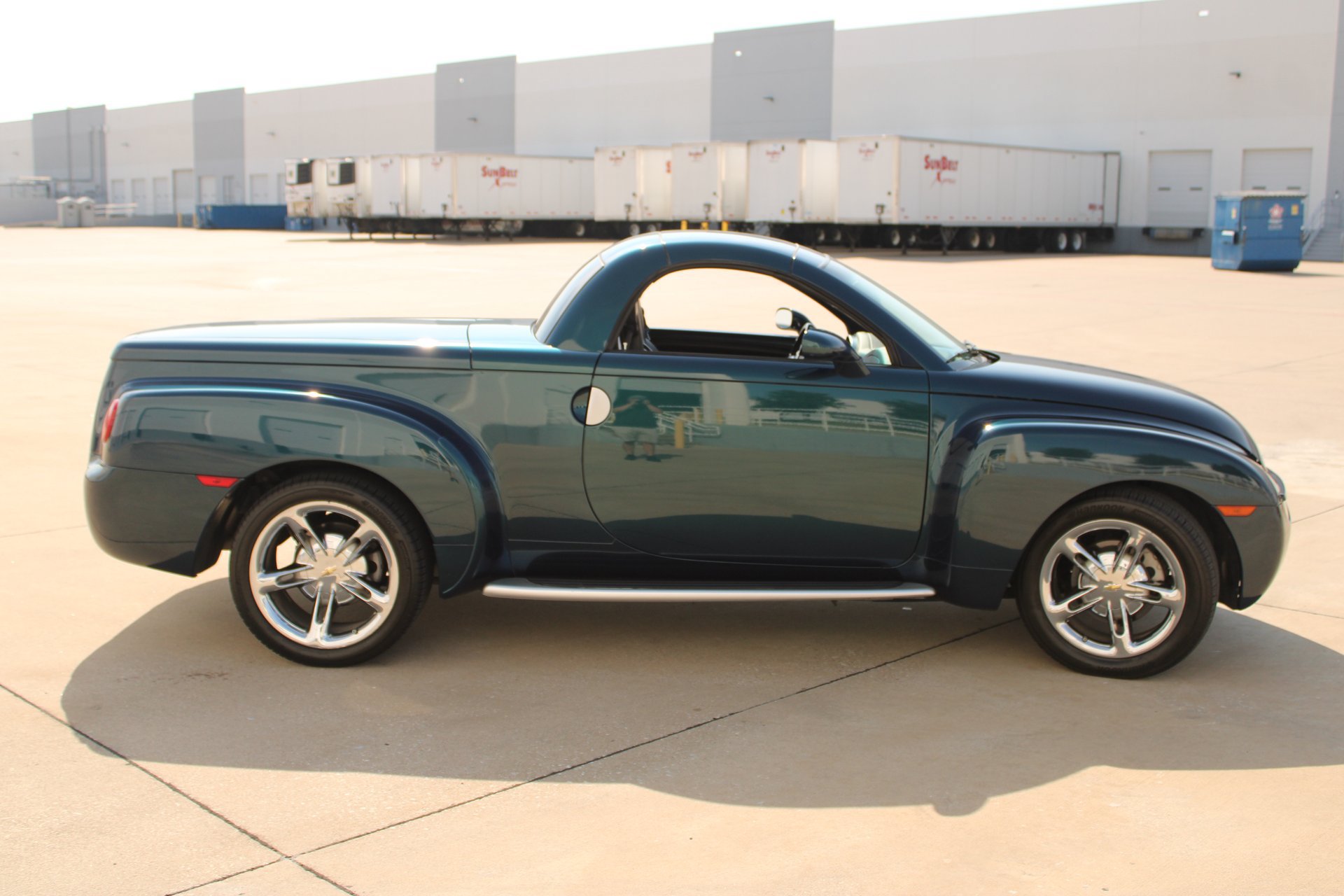 Used 2005 Chevrolet SSR w/ Preferred Equipment Group RWD image 17
