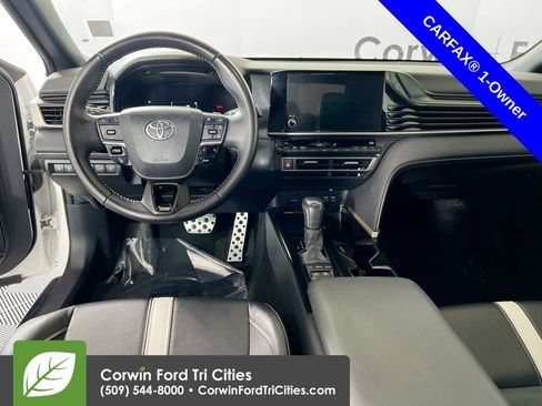 Used 2025 Toyota Camry SE image 24