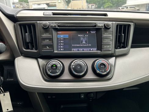 Used 2015 Toyota RAV4 LE FWD image 15