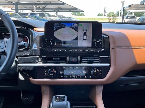 Used 2025 Nissan Pathfinder Platinum AWD/4WD image 32