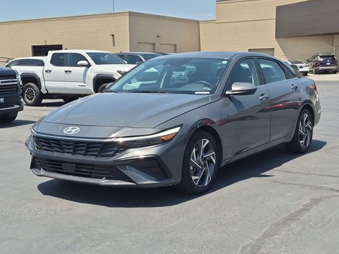 Certified 2025 Hyundai Elantra SEL FWD image 10