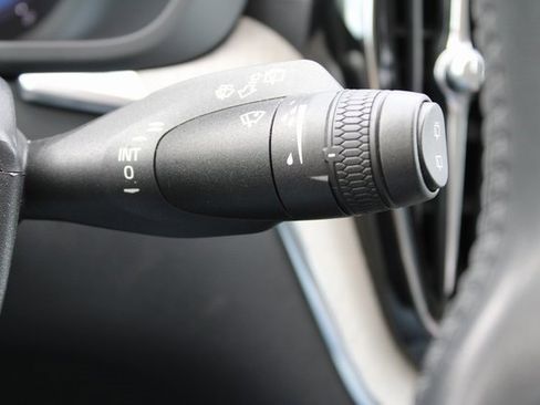 Used 2022 Volvo XC60 B6 Inscription w/ Advanced Package image 33