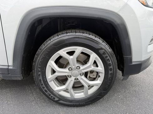 Used 2024 Jeep Compass Latitude AWD/4WD image 37