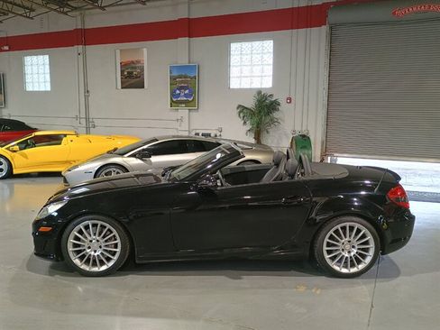 Used 2011 Mercedes-Benz SLK 300 image 3