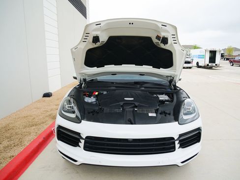 Used 2020 Porsche Cayenne image 18