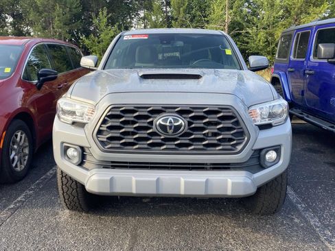 Used 2020 Toyota Tacoma TRD Sport AWD/4WD image 2