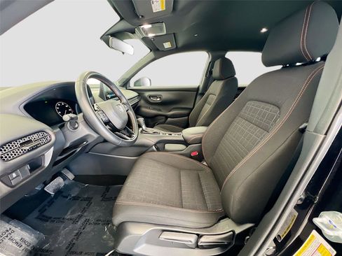 Certified 2025 Honda HR-V Sport image 5