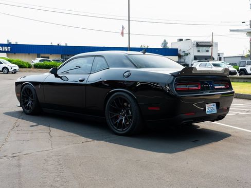 Used 2015 Dodge Challenger SRT Hellcat RWD image 3