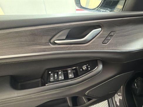 Used 2023 Jeep Grand Cherokee L Overland image 15