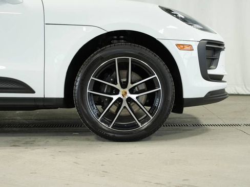 Certified 2025 Porsche Macan AWD/4WD image 40