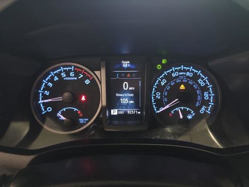 Used 2022 Toyota Tacoma TRD Off-Road AWD/4WD image 17