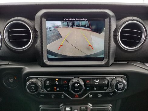 Used 2018 Jeep Wrangler Unlimited Sahara image 28