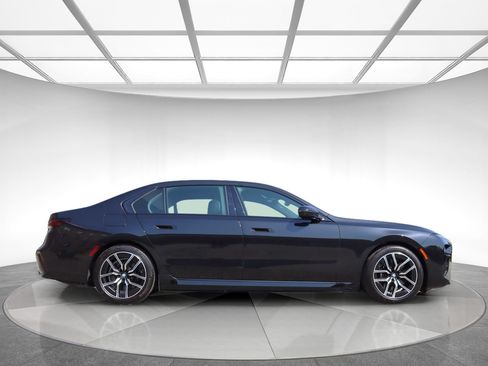 Used 2023 BMW i7 xDrive60 AWD/4WD image 5