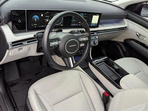 Certified 2025 Hyundai Tucson Limited image 10