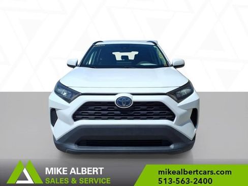 Used 2021 Toyota RAV4 LE AWD/4WD image 2
