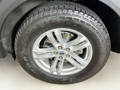 Used 2022 Ford Explorer XLT w/ Equipment Group 202A AWD/4WD image 11