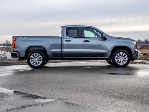 Used 2021 Chevrolet Silverado 1500 Custom w/ LPO, Dark Essentials Package image 2