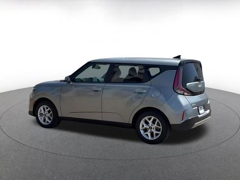 Used 2025 Kia Soul LX w/ LX Technology Package FWD image 10