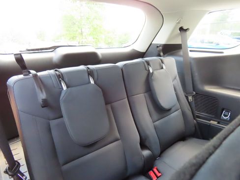 Used 2025 Ford Explorer Active AWD/4WD image 41