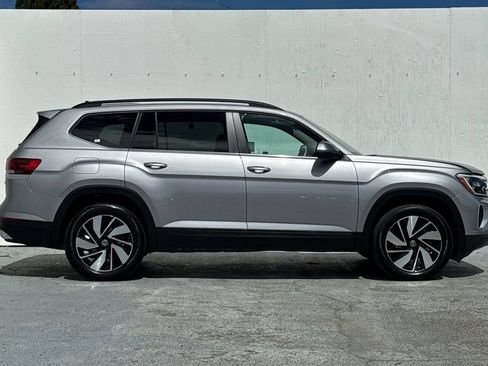 Used 2024 Volkswagen Atlas SE w/ Panoramic Sunroof Package AWD/4WD image 2