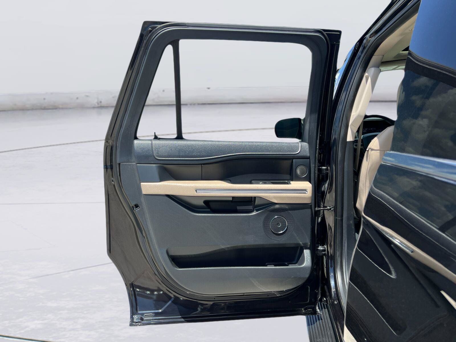 Used 2022 Ford Expedition Max Limited AWD/4WD image 21