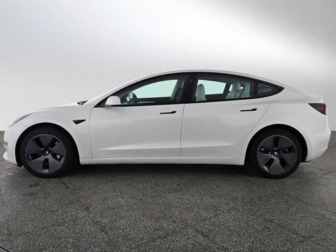 Used 2022 Tesla Model 3 Standard Range image 2
