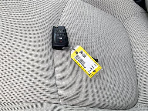 Used 2021 Toyota Corolla LE image 15