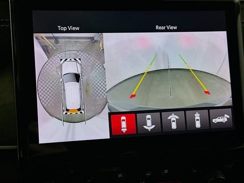 Used 2023 Jeep Grand Cherokee Limited w/ Luxury Tech Group II image 23