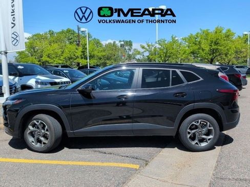 Used 2024 Chevrolet Trax LT w/ Driver Confidence Package FWD image 3