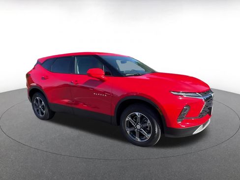 Used 2025 Chevrolet Blazer LT image 2