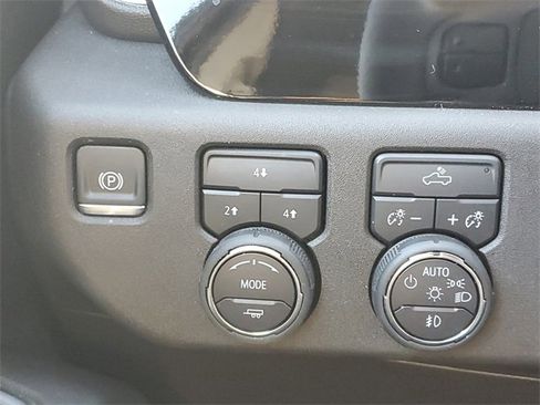 Used 2025 Chevrolet Silverado 2500 LT image 21