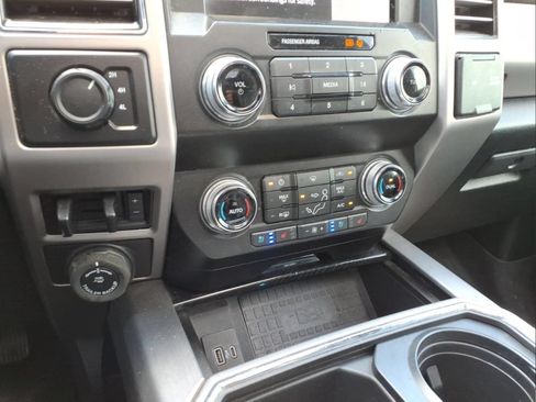 Used 2020 Ford F450 Platinum w/ FX4 Off-Road Package AWD/4WD image 24