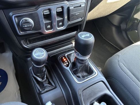Used 2021 Jeep Wrangler Sport AWD/4WD image 22