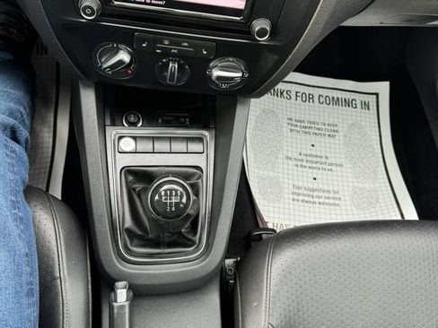 Used 2017 Volkswagen Jetta SE FWD image 19
