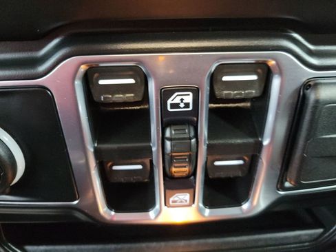 Used 2022 Jeep Wrangler Unlimited Sport image 9