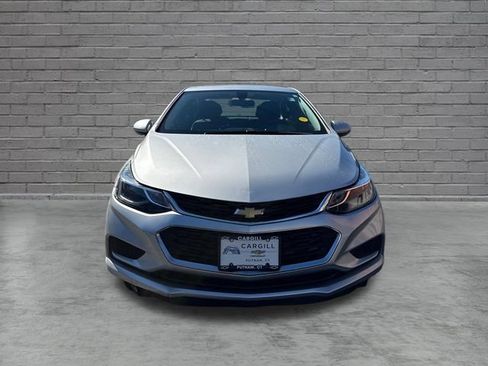 Used 2017 Chevrolet Cruze LT w/ Convenience Package FWD image 2