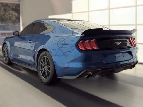 Used 2018 Ford Mustang Coupe RWD image 8