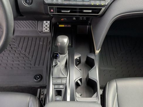 Used 2025 Toyota Camry SE FWD image 19