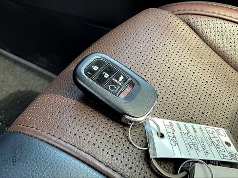 Used 2025 Honda Pilot Elite image 38
